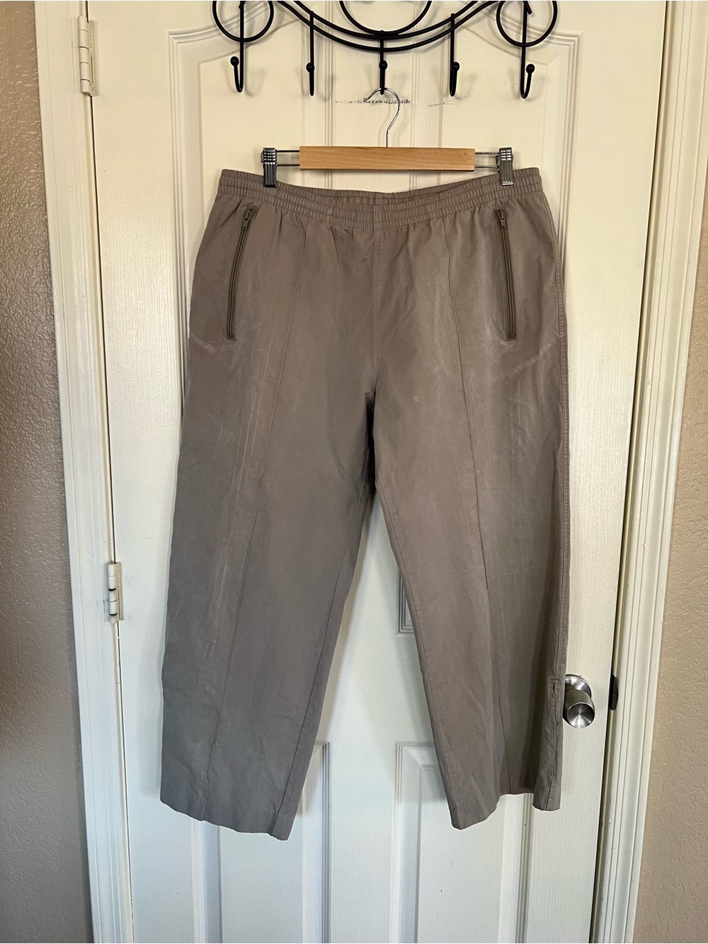 Gap Taupe Pull-On Cropped Pants Zip Pocket Drawstring Size 12